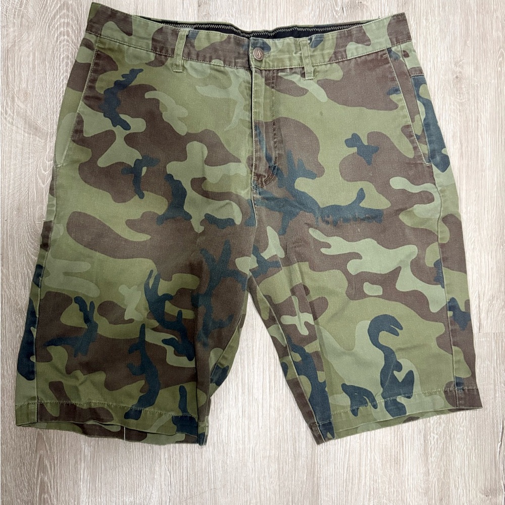 Volcom Men's Green Camouflage Cargo Shorts